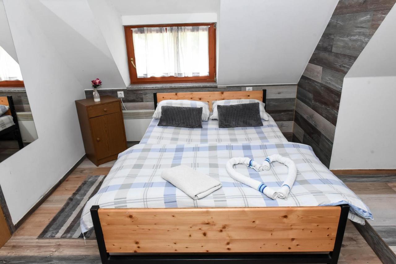 Sobe Sa Kupatilom Jajce Buitenkant foto