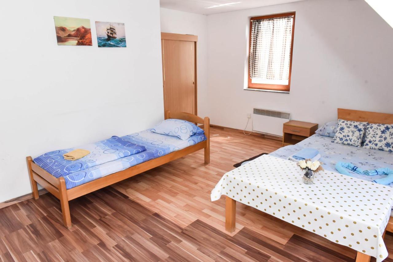 Sobe Sa Kupatilom Jajce Buitenkant foto