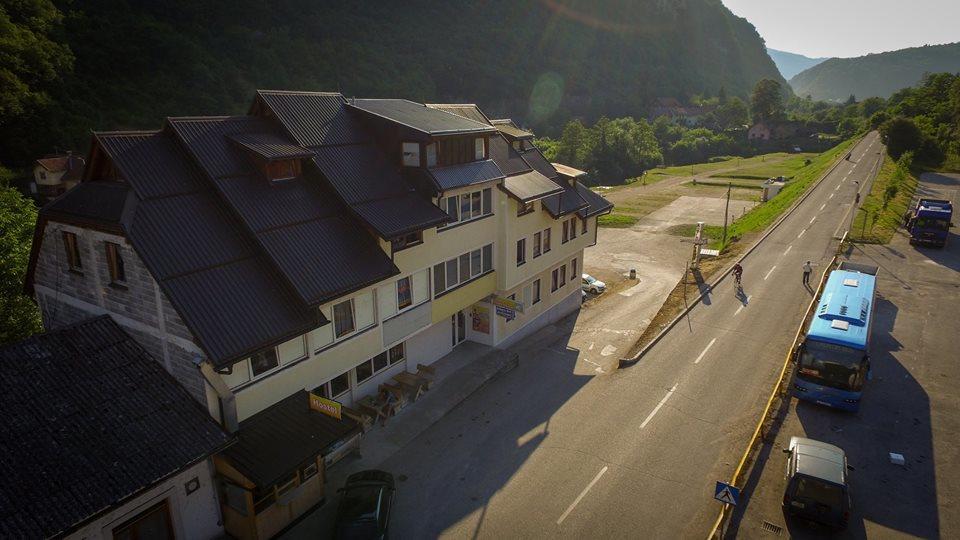 Sobe Sa Kupatilom Jajce Buitenkant foto