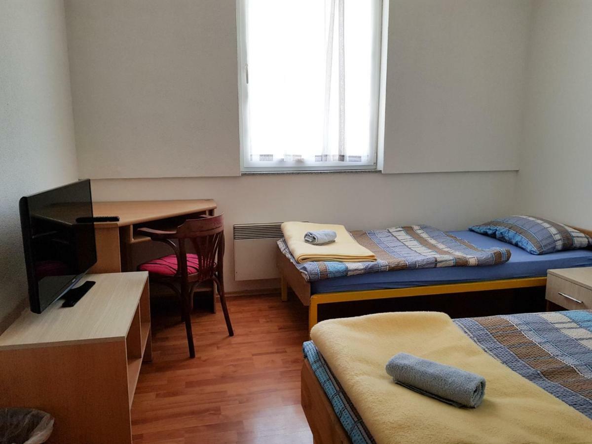 Sobe Sa Kupatilom Jajce Buitenkant foto