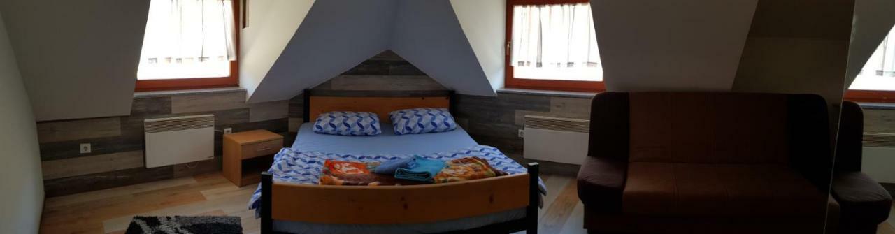 Sobe Sa Kupatilom Jajce Buitenkant foto
